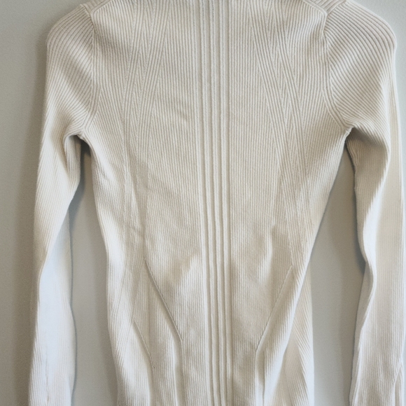 Banana Republic size medium l.s sweater - Picture 3 of 5